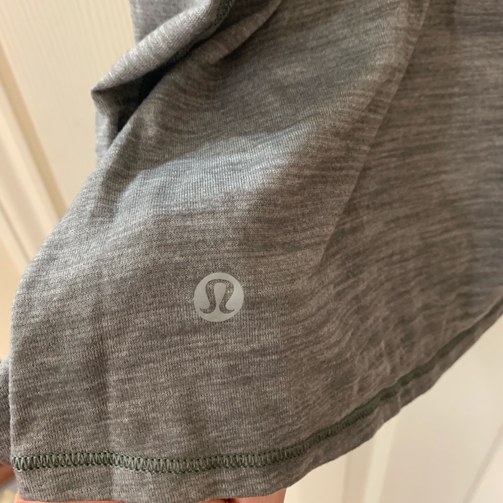 Lululemon tank - Picture 4 of 7